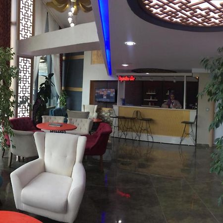 Crystall Hotel Van Esterno foto