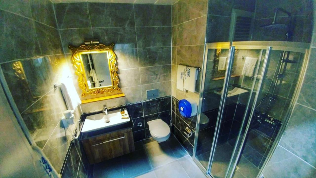Crystall Hotel Van Esterno foto