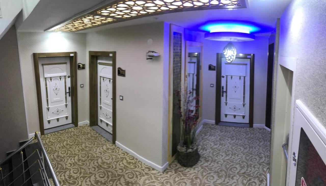 Crystall Hotel Van Esterno foto