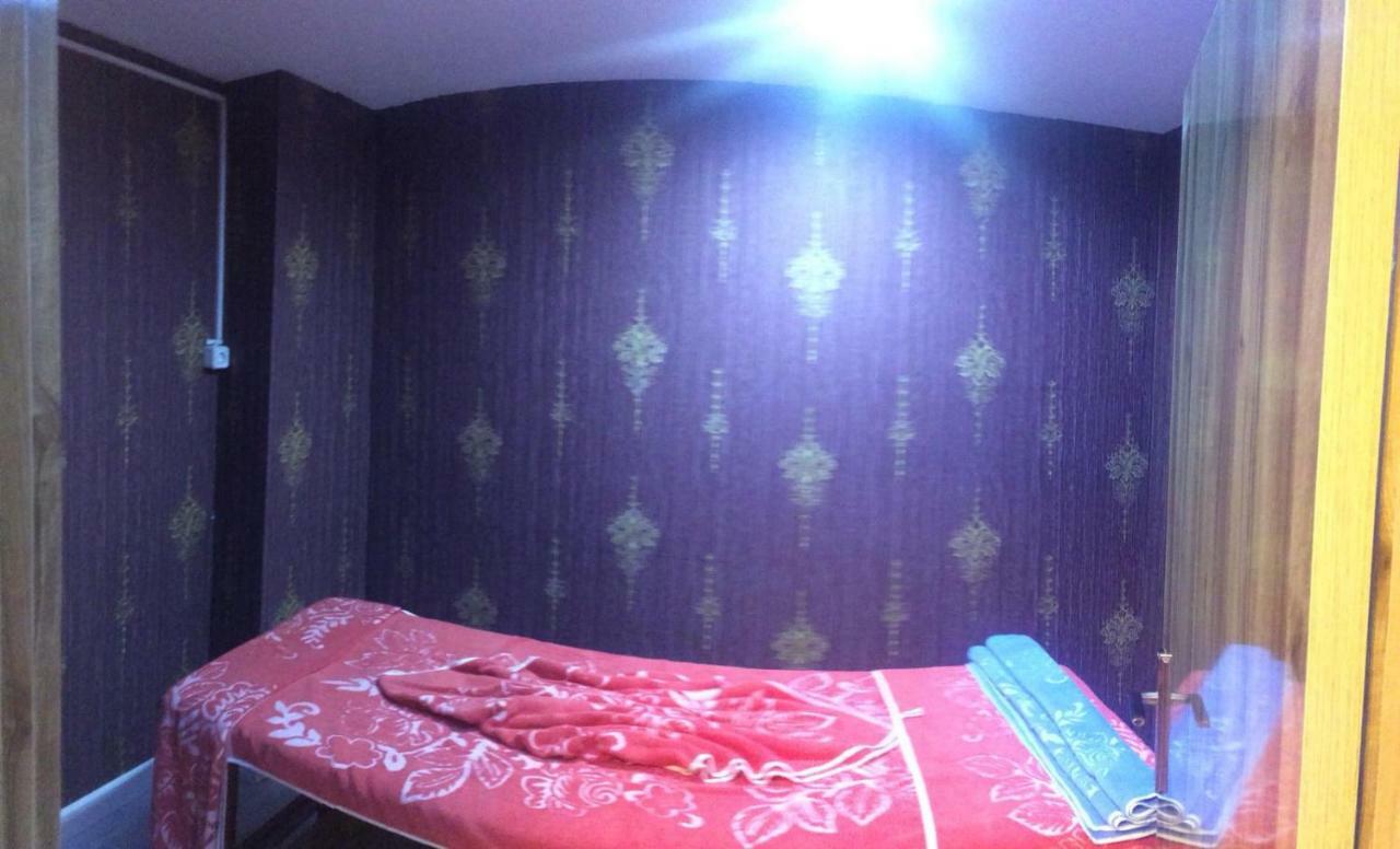 Crystall Hotel Van Esterno foto